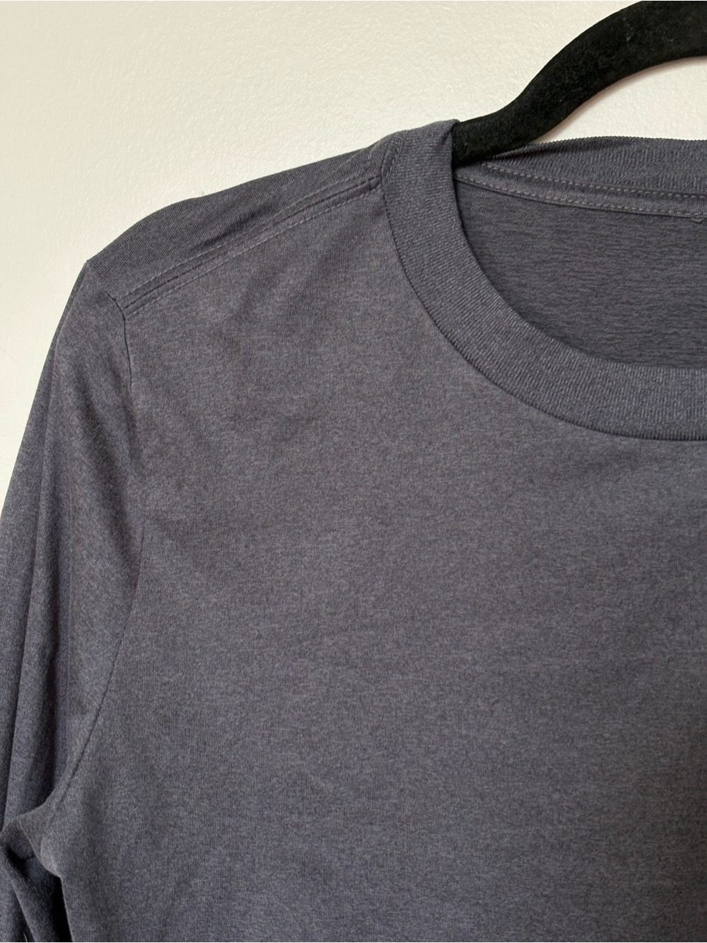 Vuori Long Sleeve Crew Sweatshirt in Charcoal - Picture 4 of 7